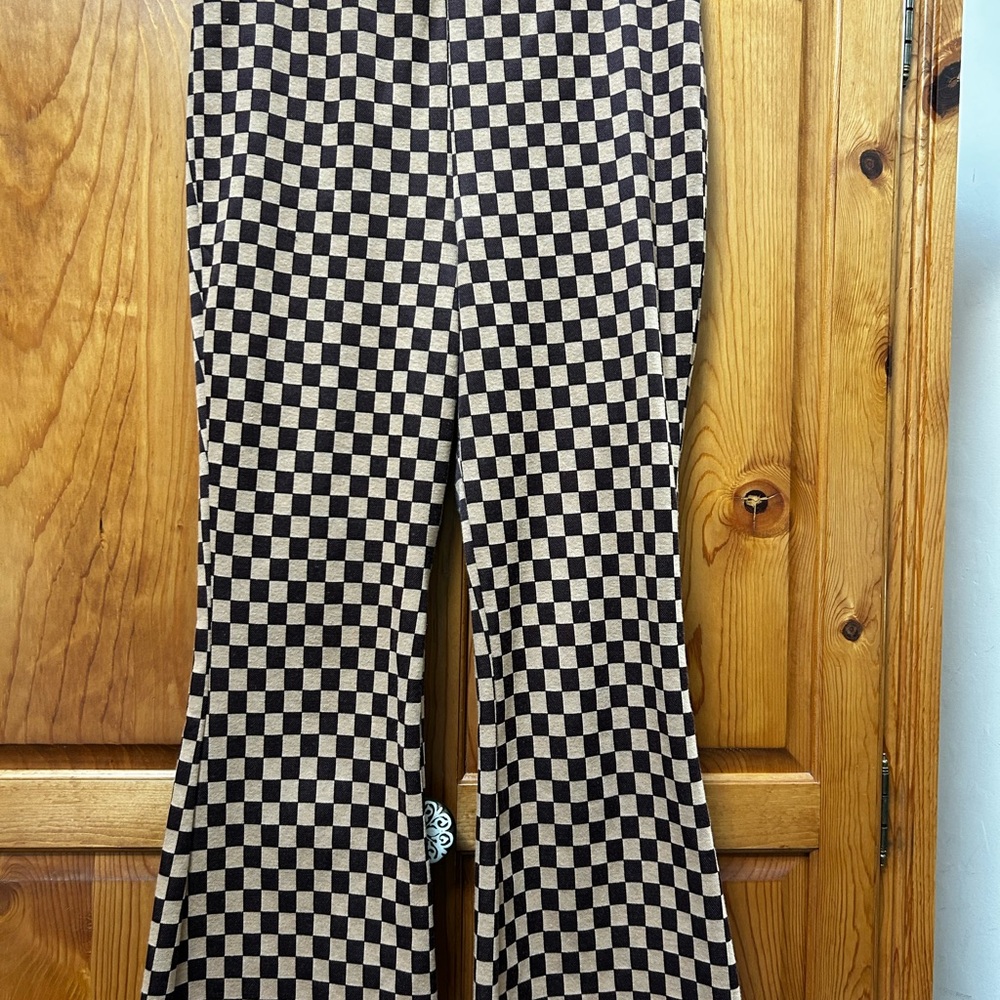 Checkered Flare stretch crops in Brown and Tan